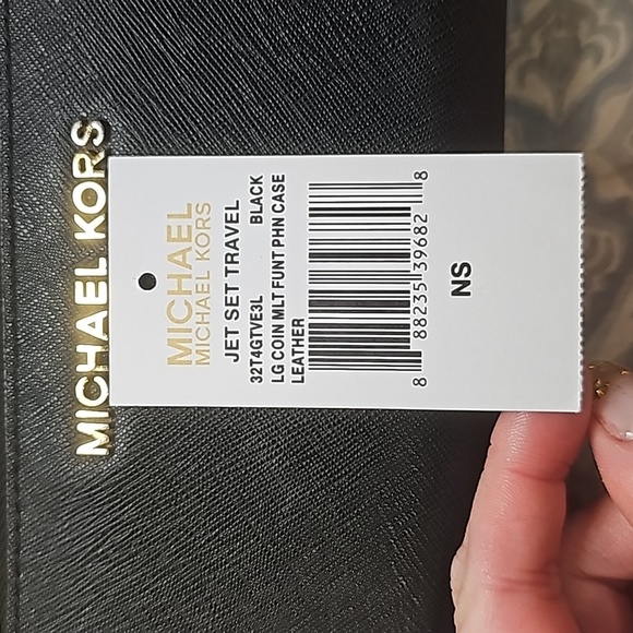 Michael Kors Large Multifunction Wallet/Phone Wristlet - Picture 8 of 11